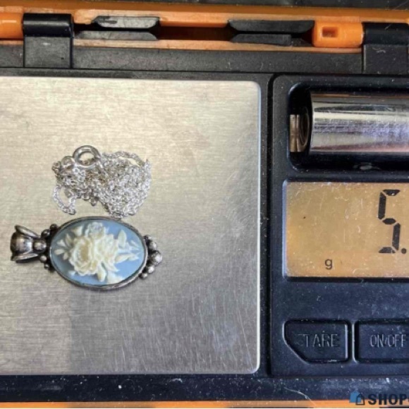 Sterling Cameo Floral Pendant & 17in Sterling Silver Chain EUC - Picture 5 of 6